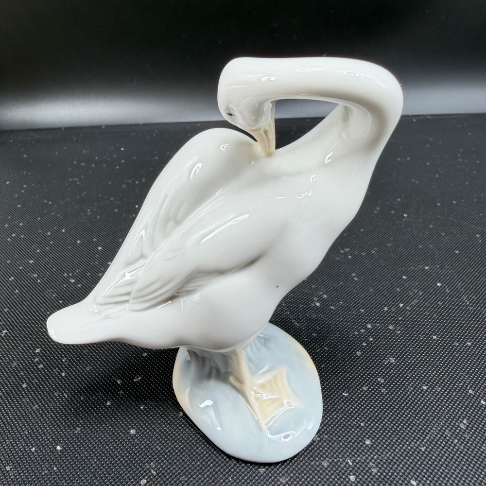 Lladro Swan Bird Figurine Preening Bird Porcelain Spain Glossy White 4 Inch - Picture 7 of 11